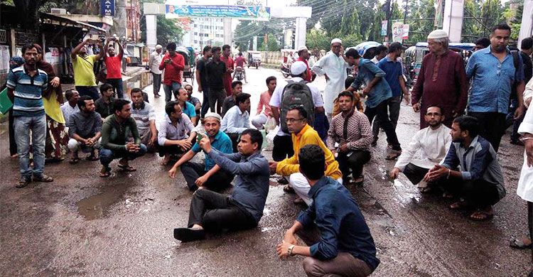 ‘সাংবাদিককে থানায় নিয়ে পায়ুপথে জ্বলন্ত মোমের ছ্যাঁকা’