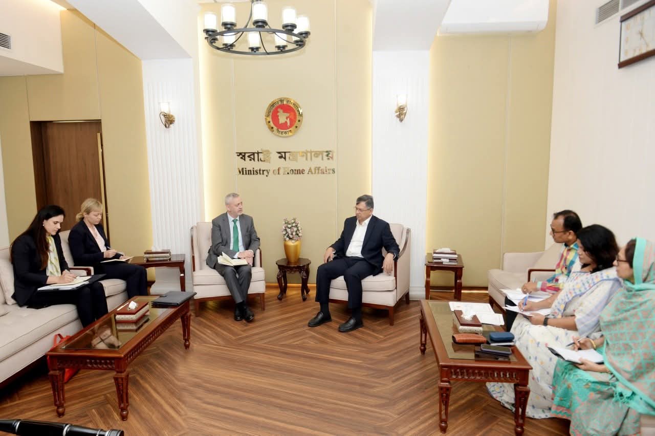 স্বরাষ্ট্রমন্ত্রী সালাহউদ্দিন আহমদের সঙ্গে ইউরোপীয় ইউনিয়নের রাষ্ট্রদূতের সাক্ষাৎ