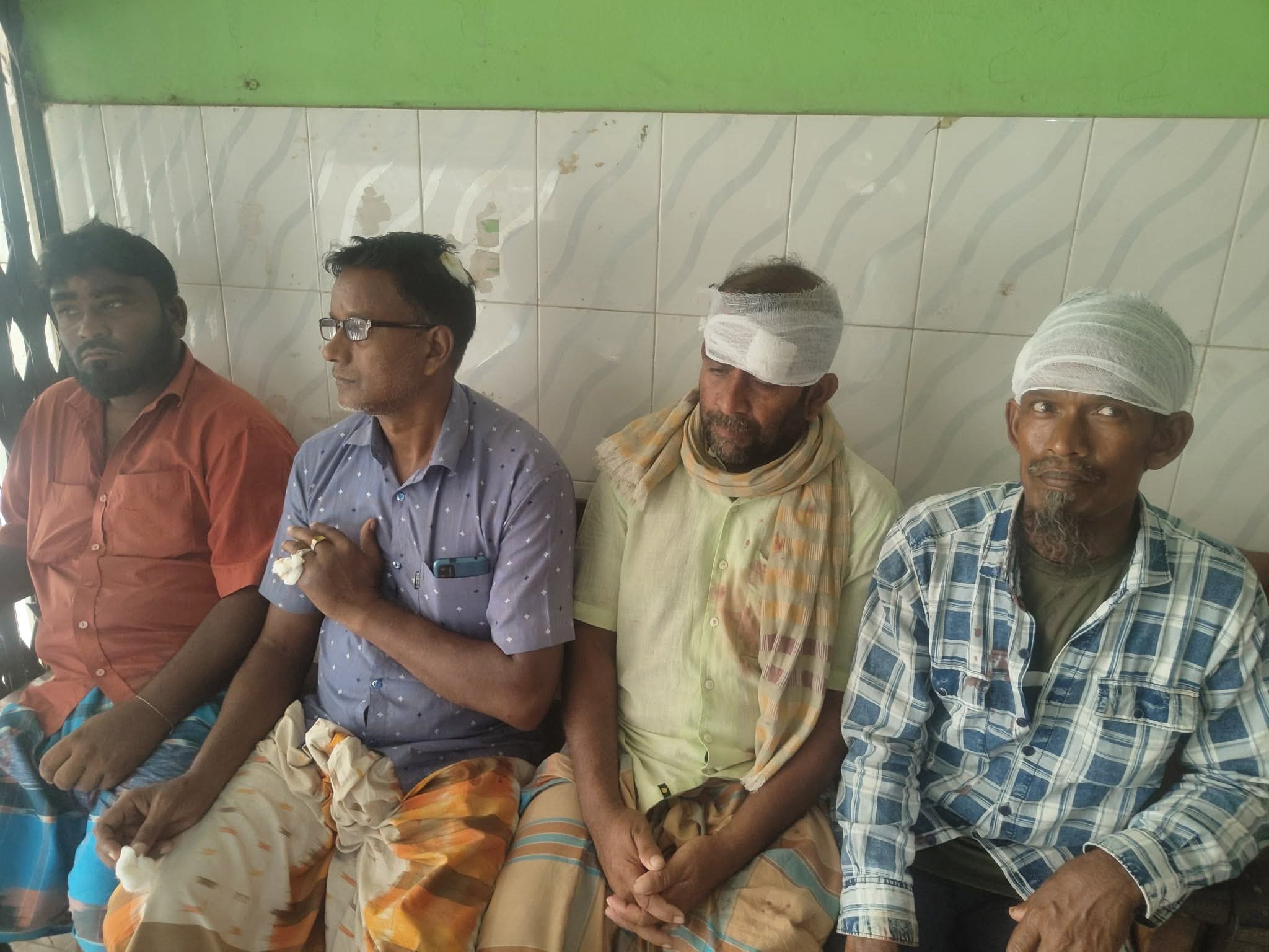 সিংড়ায় জমি নিয়ে বিরোধের জেরে সংঘর্ষ, নারীসহ আহত অন্তত ৩০